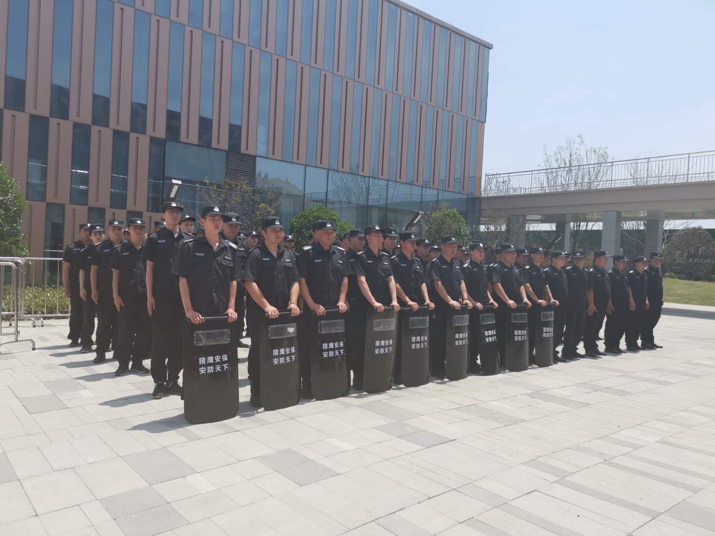 獵鷹保安祝隨州城市空間開盤大吉！