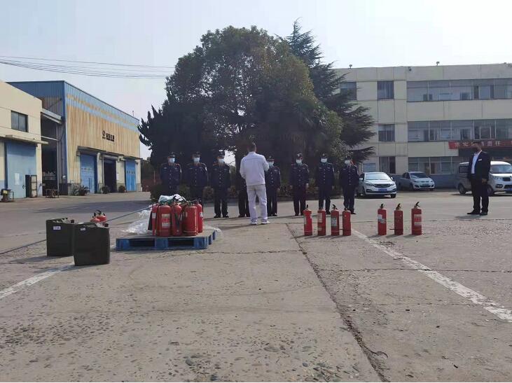 獵鷹保安公司積極組織，開展消防實(shí)戰(zhàn)演練，防患于未“燃”