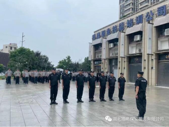 大練精兵強素質(zhì)，規(guī)范隊伍樹形象