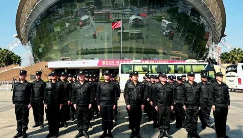 2023襄陽馬拉松在我市諸葛亮廣場激情開跑啦！