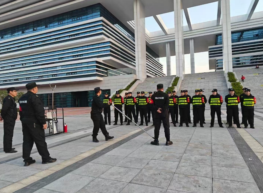 3月19日，湖北獵鷹保安服務(wù)有限公司棗陽分公司在七館合一開展專項培訓(xùn)